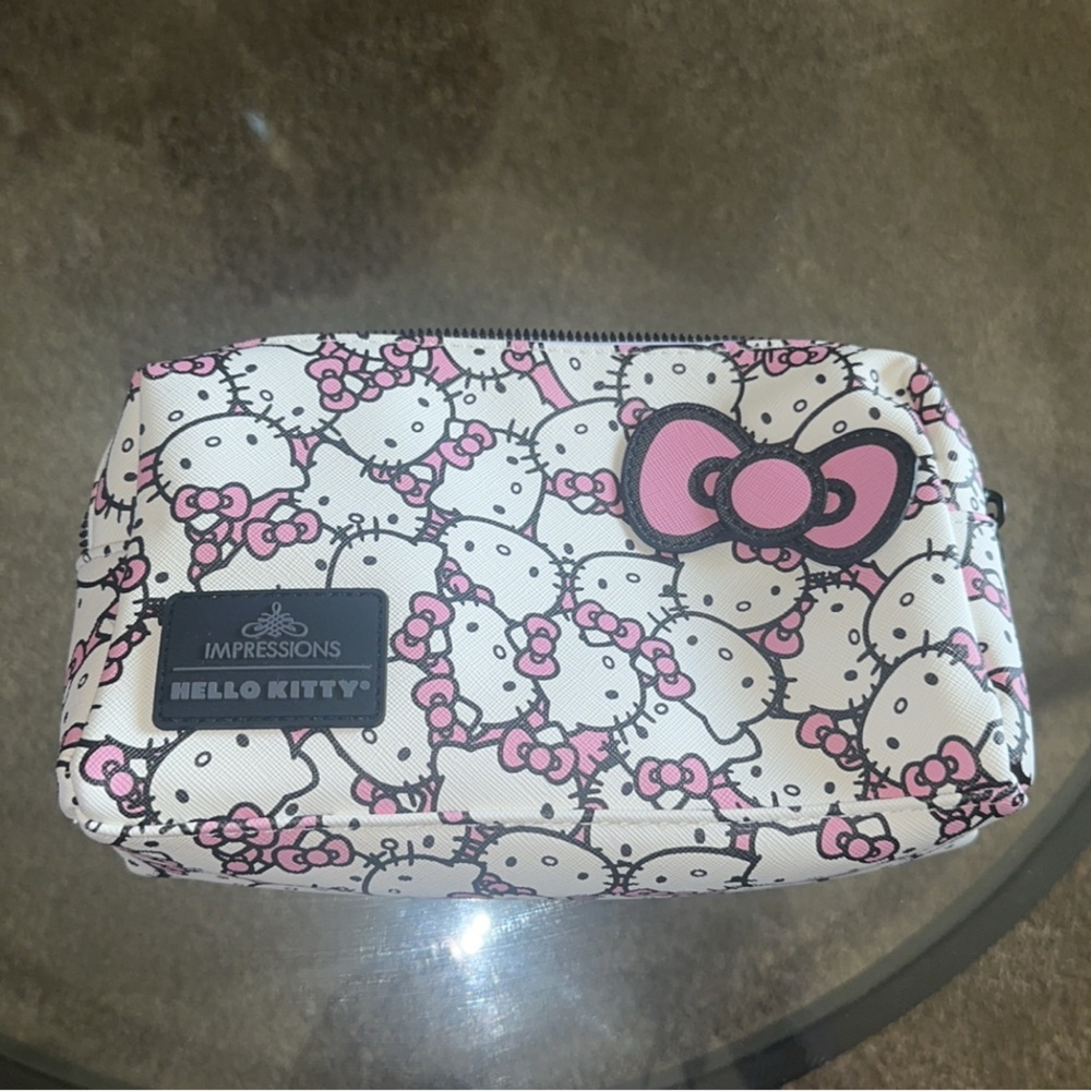 Impression Vanity Hello Kitty Make up bag